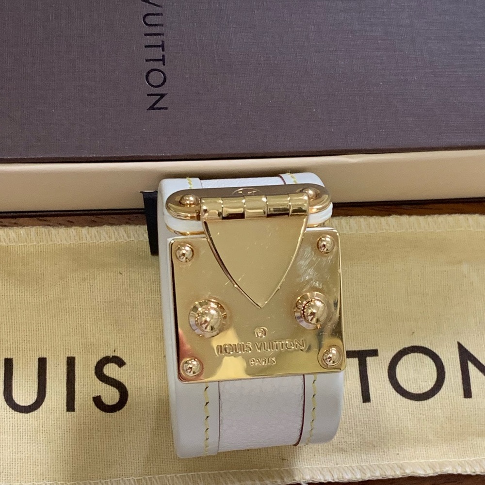 Louis Vuitton Suhali leather cuff bracelet - Picture 4 of 8